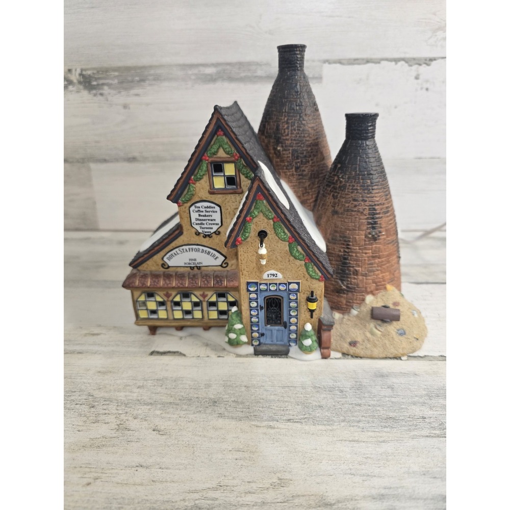 VTG Dept 56 Dickens Village Royal Staffordshire Porcelains Lighted House 58483
